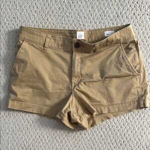 GAP Women's city shorts. Worn once. Excellent condition.